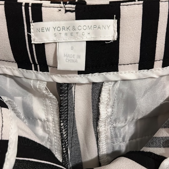 New York & Company - Striped Wide Leg Trousers - Picture 4 of 5